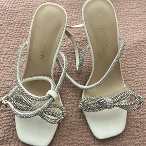 Dream Pairs White and Silver Heels